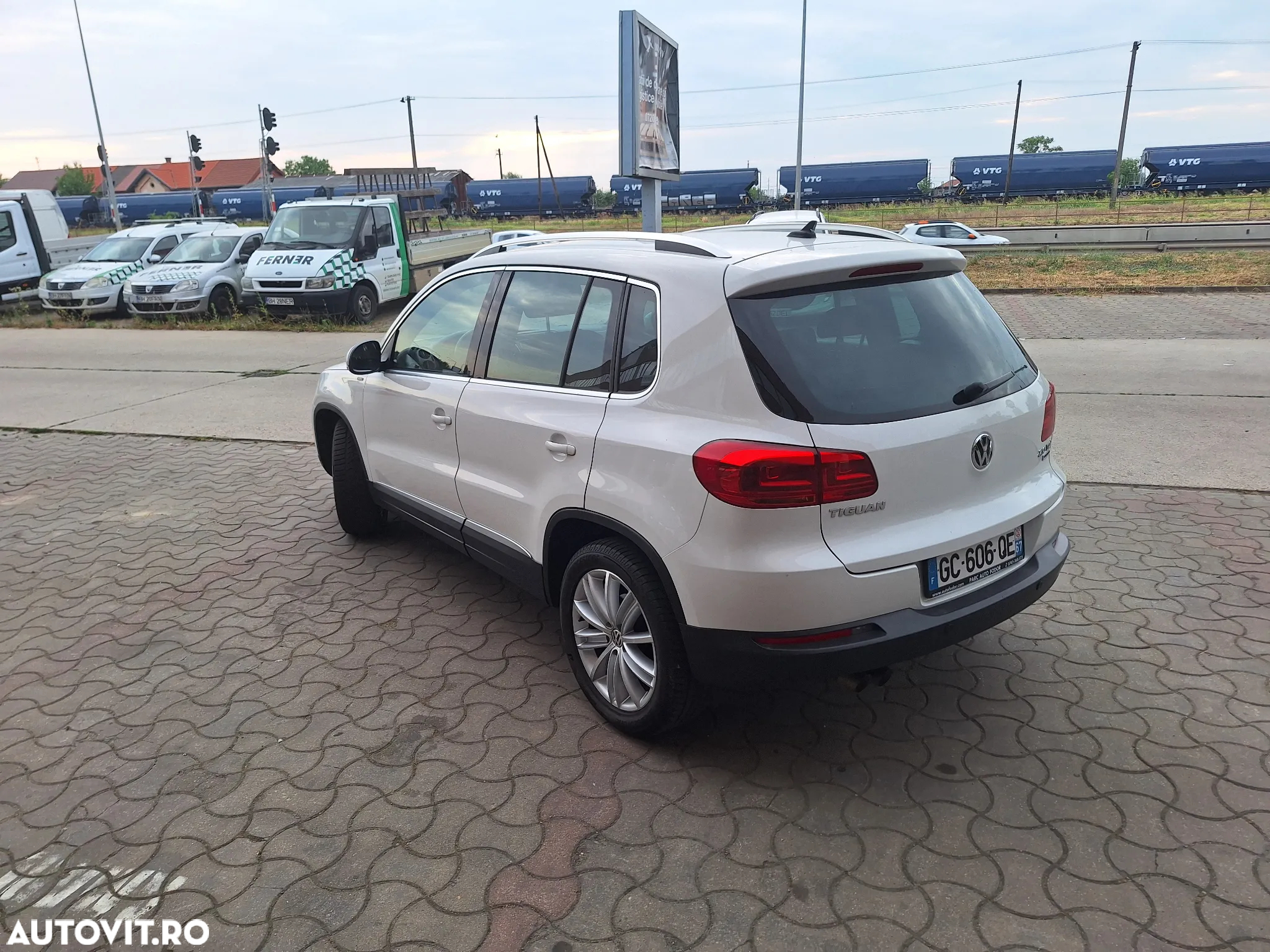 Volkswagen Tiguan - 4