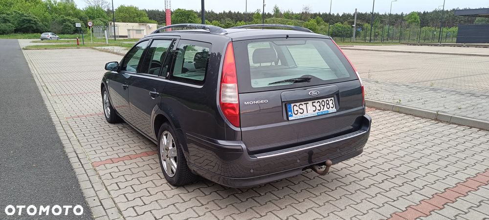 Ford Mondeo 2.0 Ghia - 11