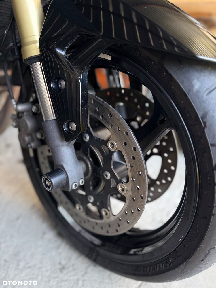 Suzuki GSR - 10