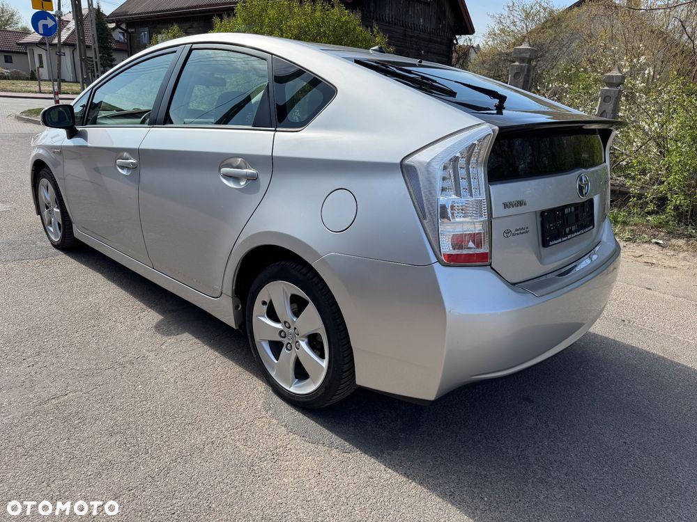Toyota Prius (Hybrid) Life - 3