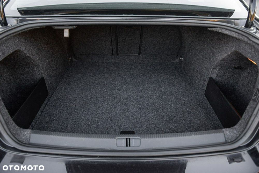 Volkswagen Passat 1.9 TDI Highline - 26