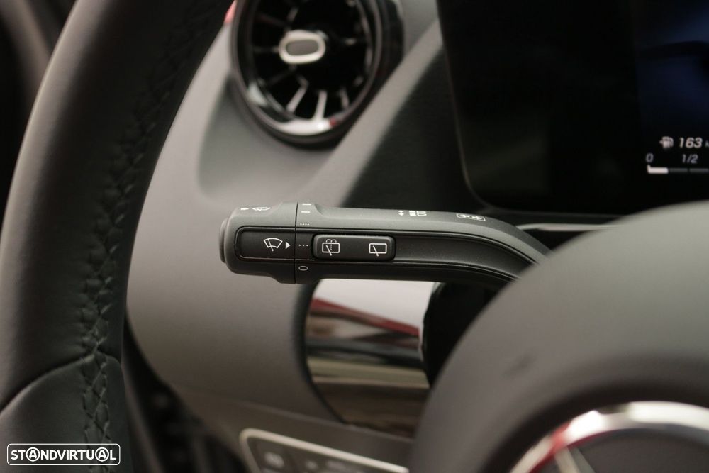 Mercedes-Benz GLA 180 - 35