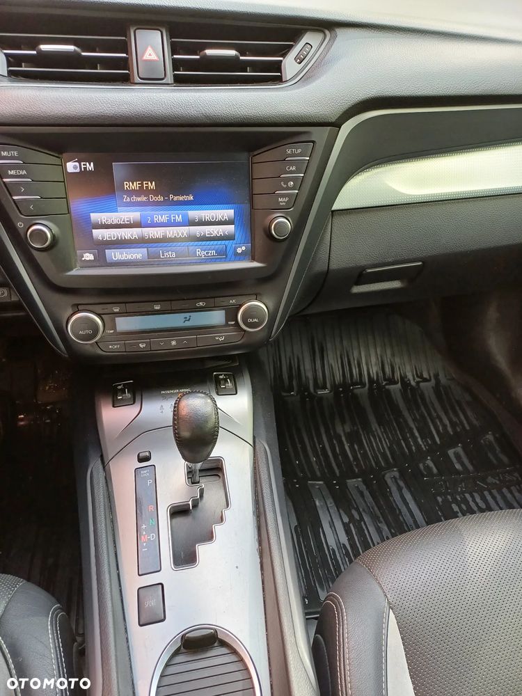 Toyota Avensis 1.8 Premium MS - 12