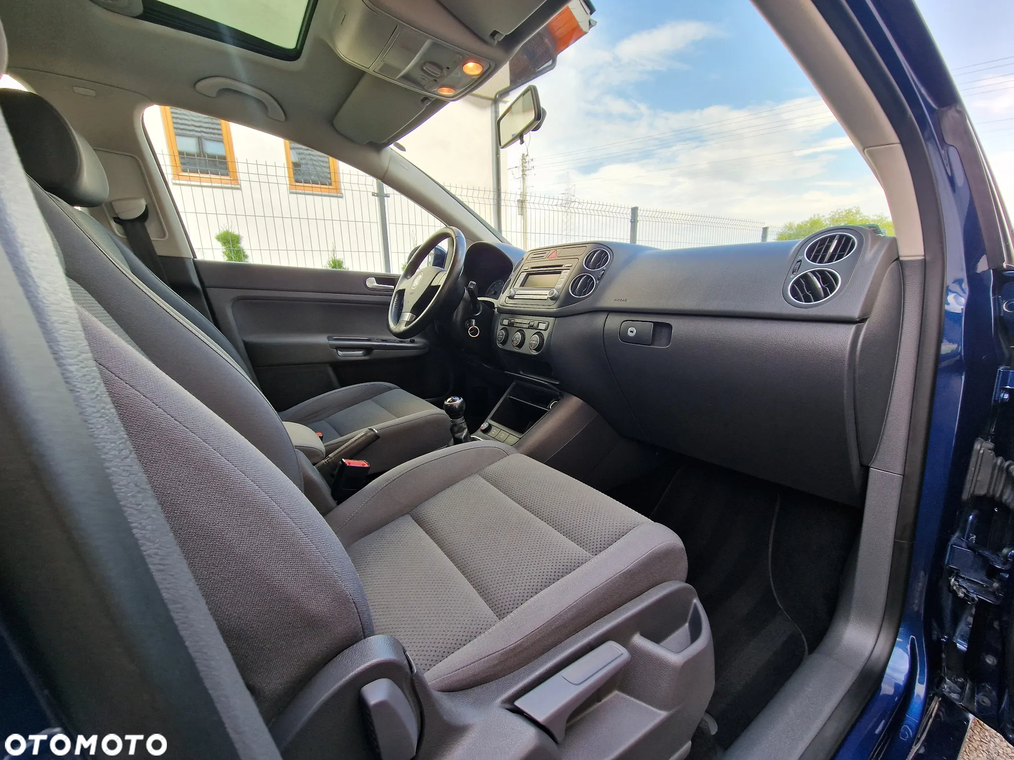 Volkswagen Golf - 22