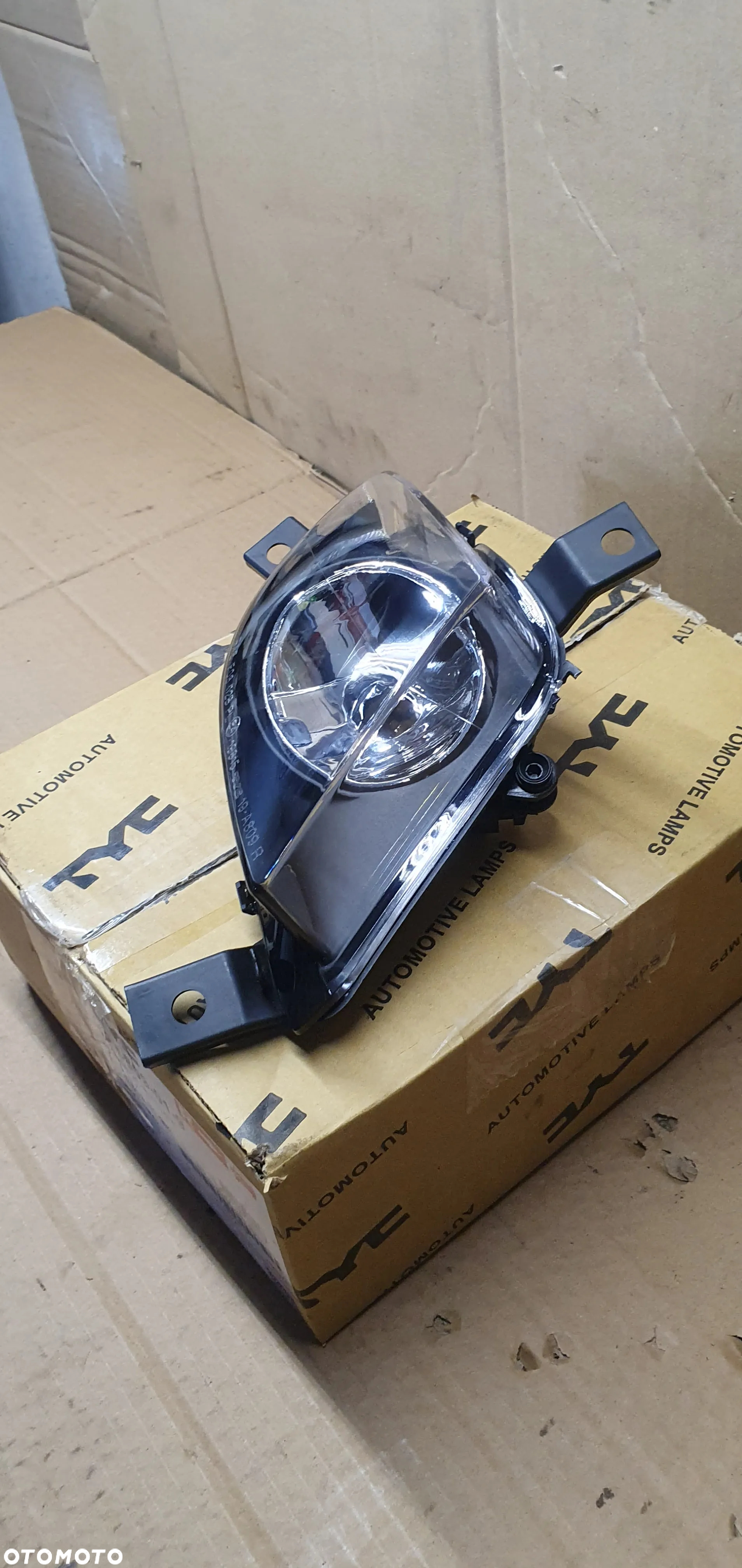 Halogen prawy przód przedni BMW 3 E90 E91 Nowy TYC 19-0809-01-9 - 3