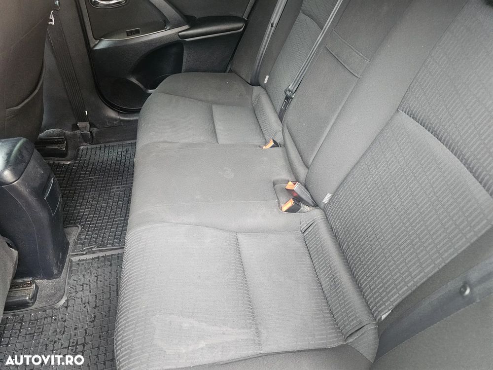 Toyota Avensis - 11