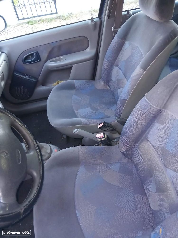 Renault Clio 1.2 RT - 9