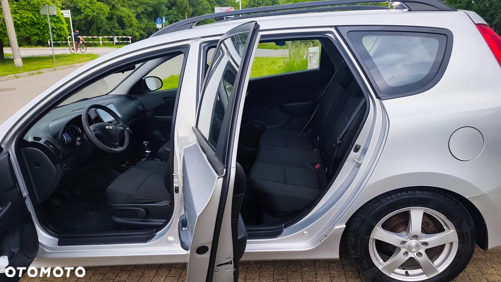 Hyundai i30 blue 1.6 CRDi Premium - 5
