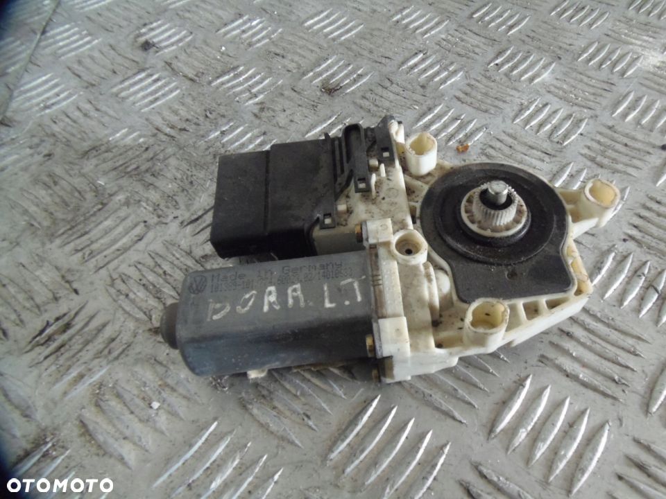 VW BORA SILNICZEK SZYBY PRZÓD LEWY - 1