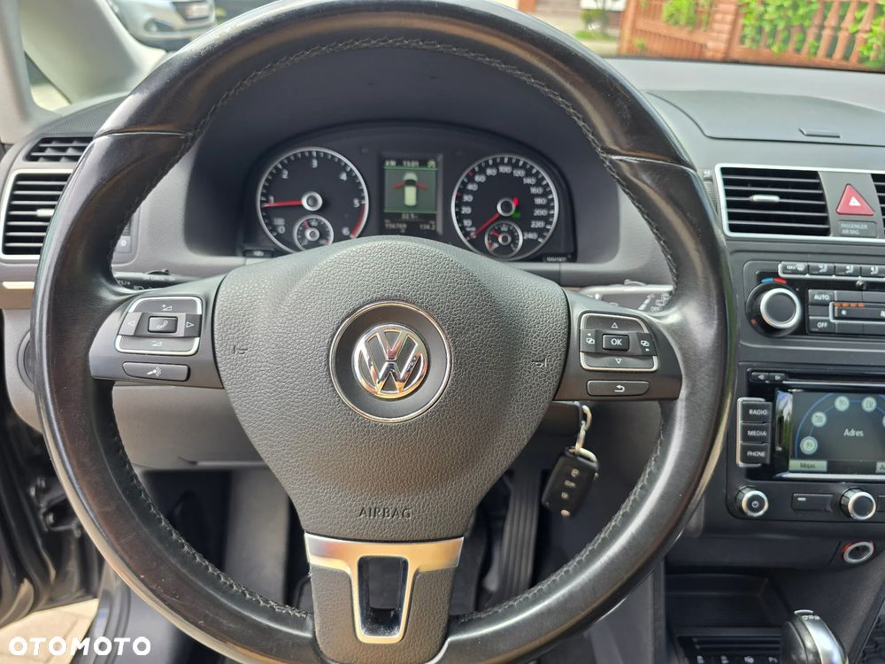 Volkswagen Touran - 27