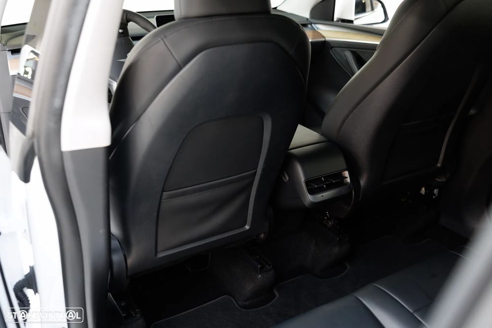 Tesla Model Y Long Range Dual Motor AWD - 29