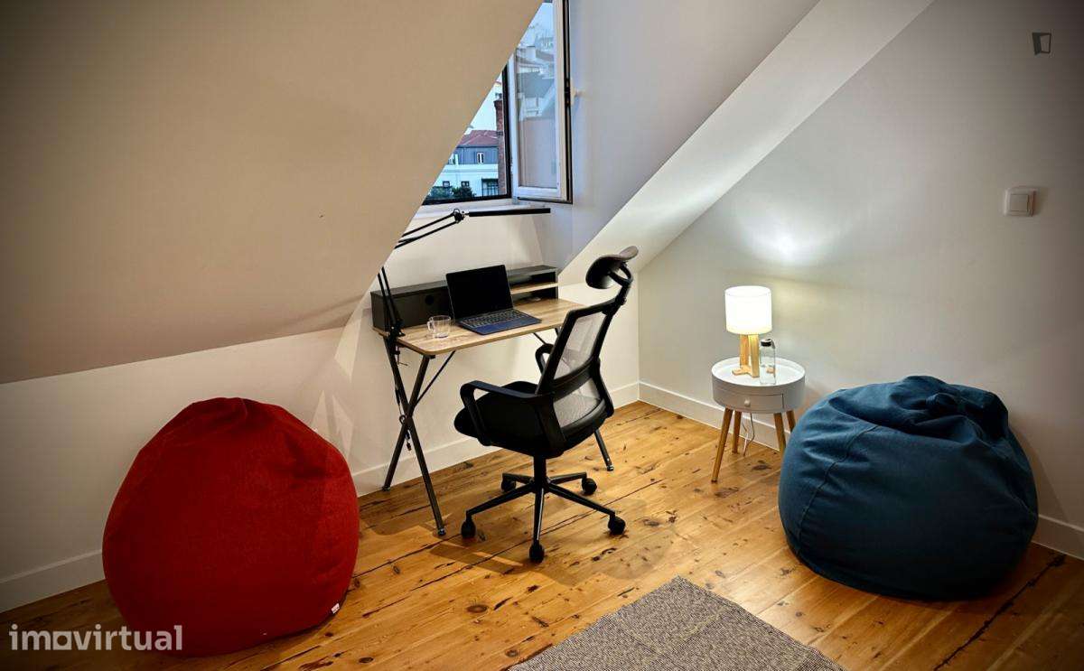 Quarto - localizado em Anjos Lisbon - Grande imagem: 3/14