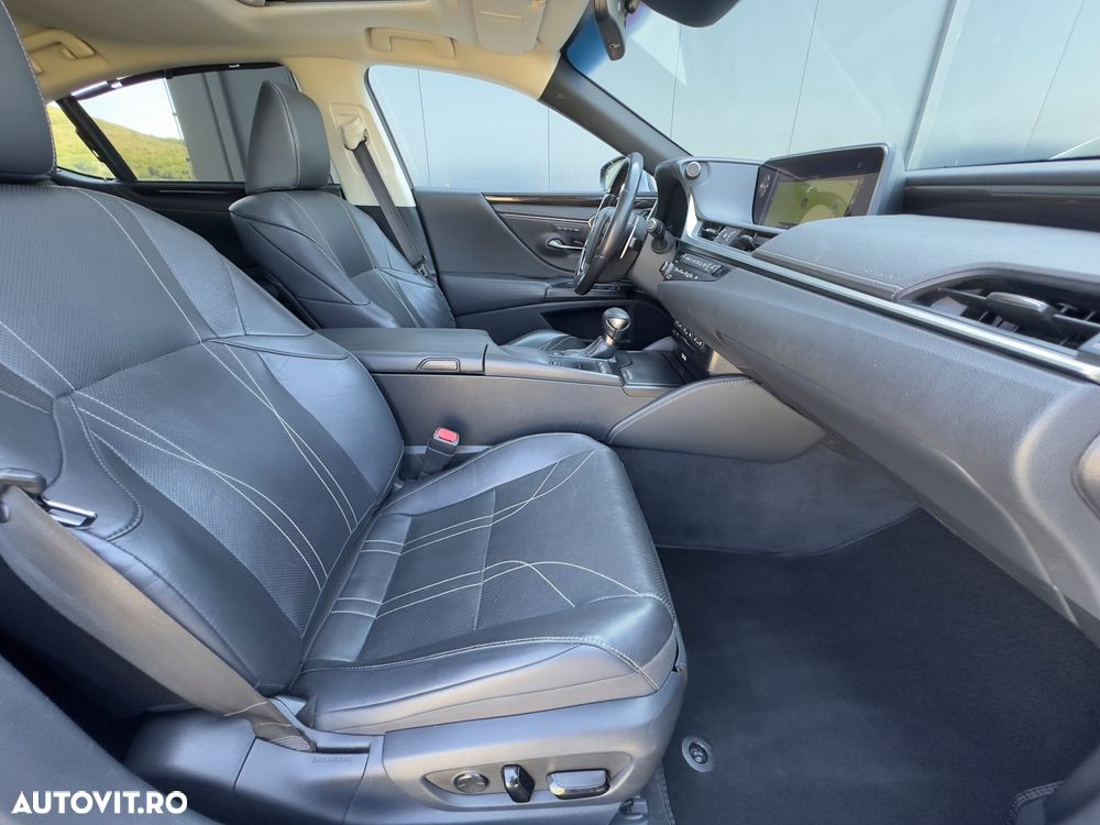 Lexus Seria ES 300h Luxury - 28