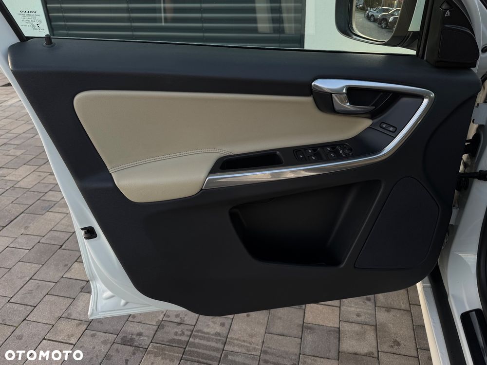 Volvo XC 60 D4 Geartronic Summum - 17