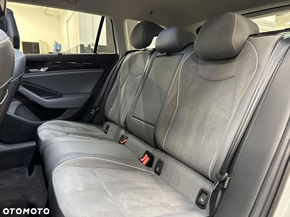 Volkswagen Passat - 12