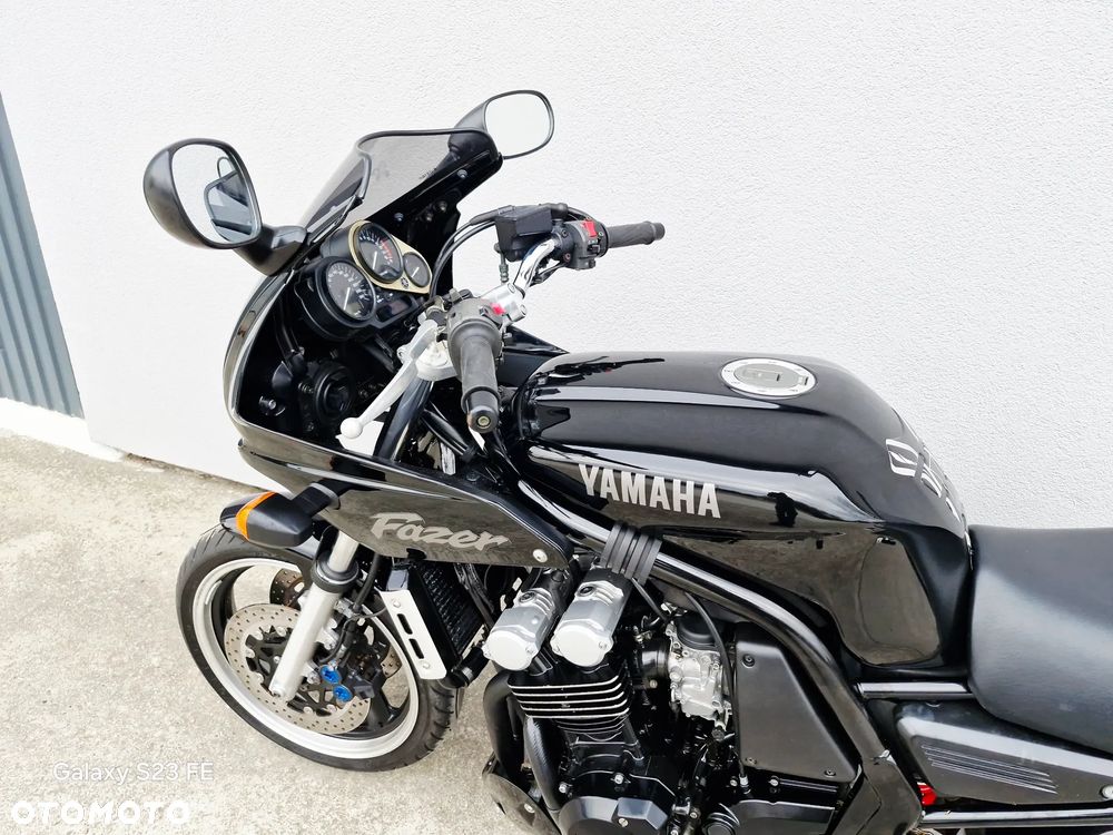 Yamaha FZS - 16