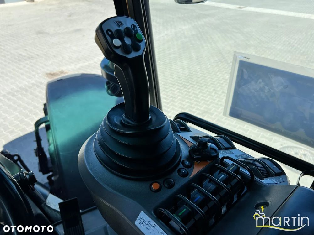 JCB Fastrac 4220 - 13