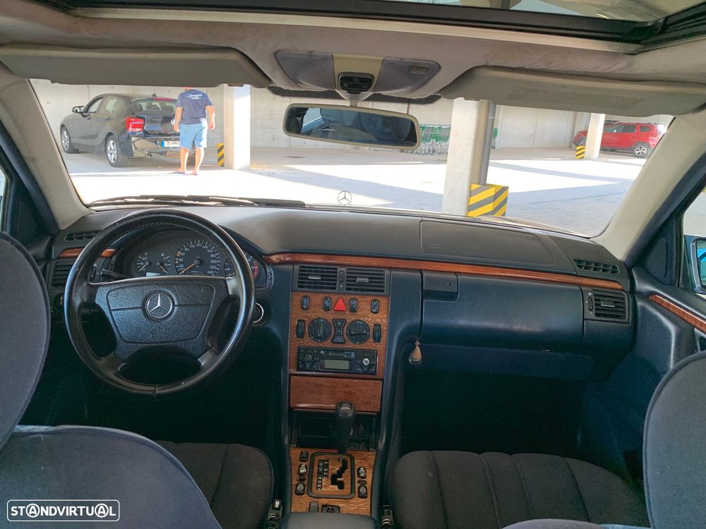 Mercedes-Benz E 220 - 12