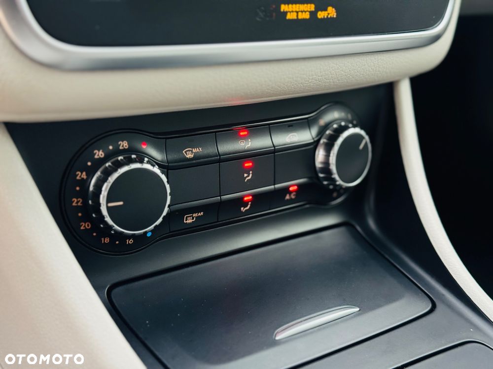 Mercedes-Benz GLA 200 7G-DCT Style - 24