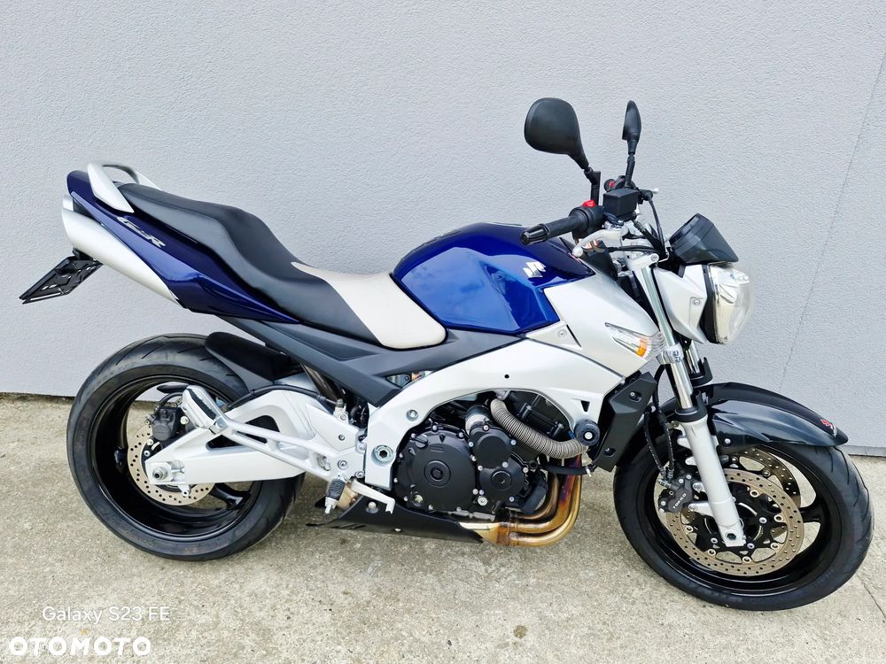 Suzuki GSR - 17