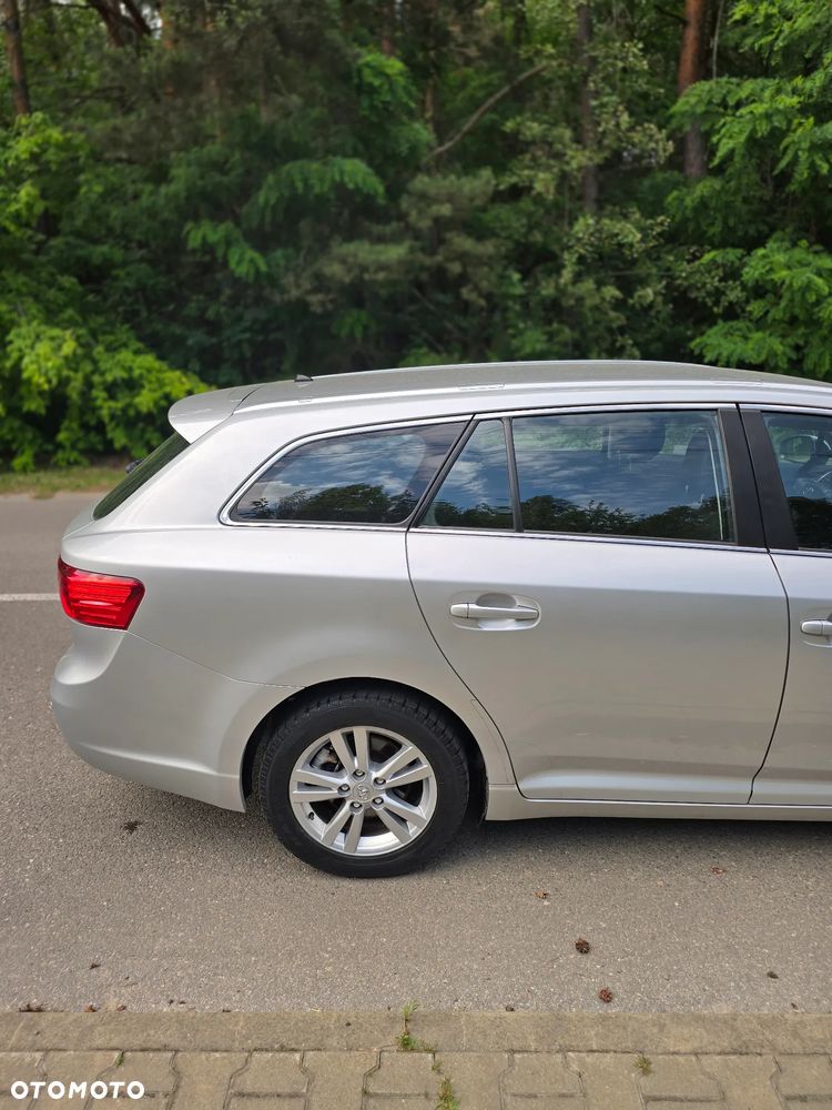 Toyota Avensis 2.0 D-4D Premium - 14