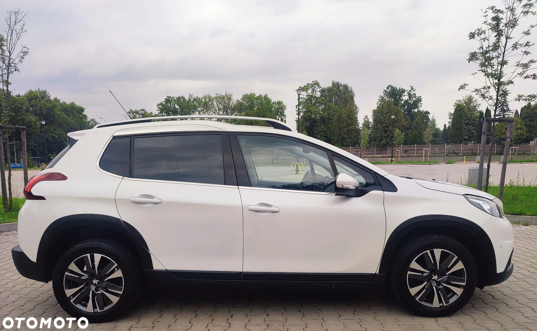 Peugeot 2008 1.6 BlueHDi Allure S&S - 7