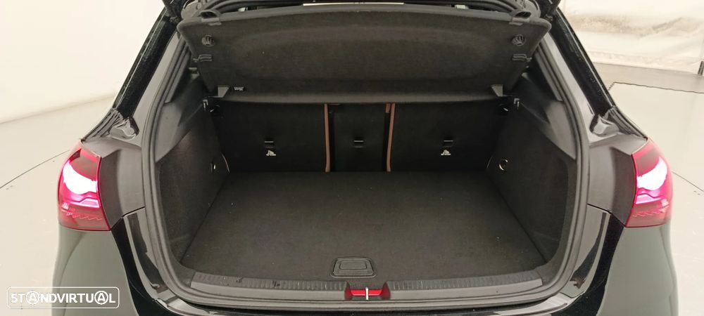 Mercedes-Benz A 250 e - 32