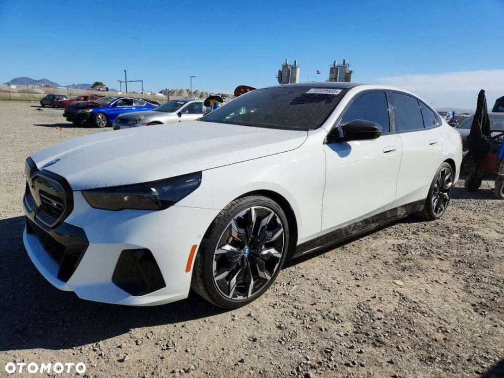 BMW i5 - 2