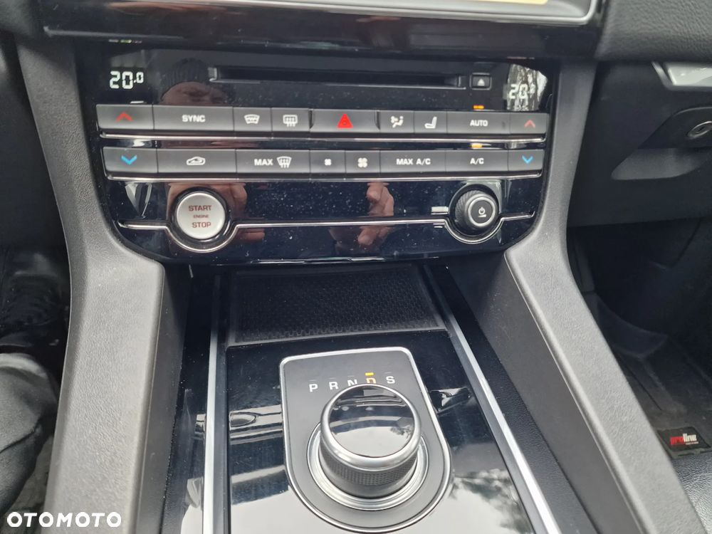 Jaguar F-Pace - 13