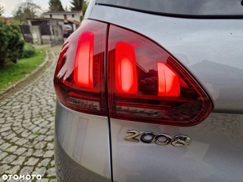 Peugeot 2008 1.2 Pure Tech Style - 17