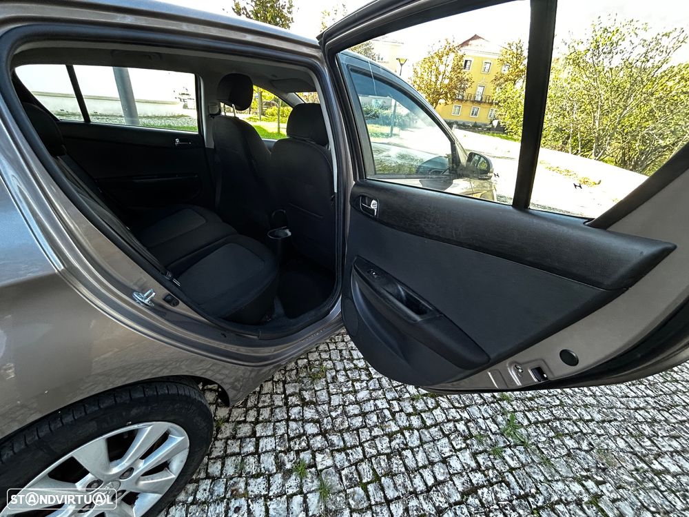 Hyundai i20 1.1 CRDi Urban - 25