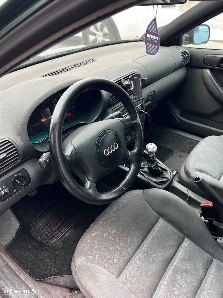 Audi A3 1.9 TDI Attraction - 4