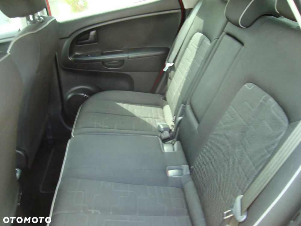 Kia Venga - 11