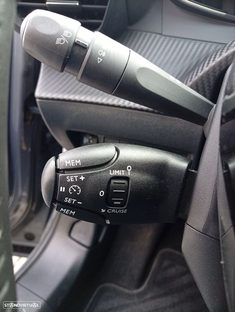 Peugeot e-2008 54 kWh GT - 15