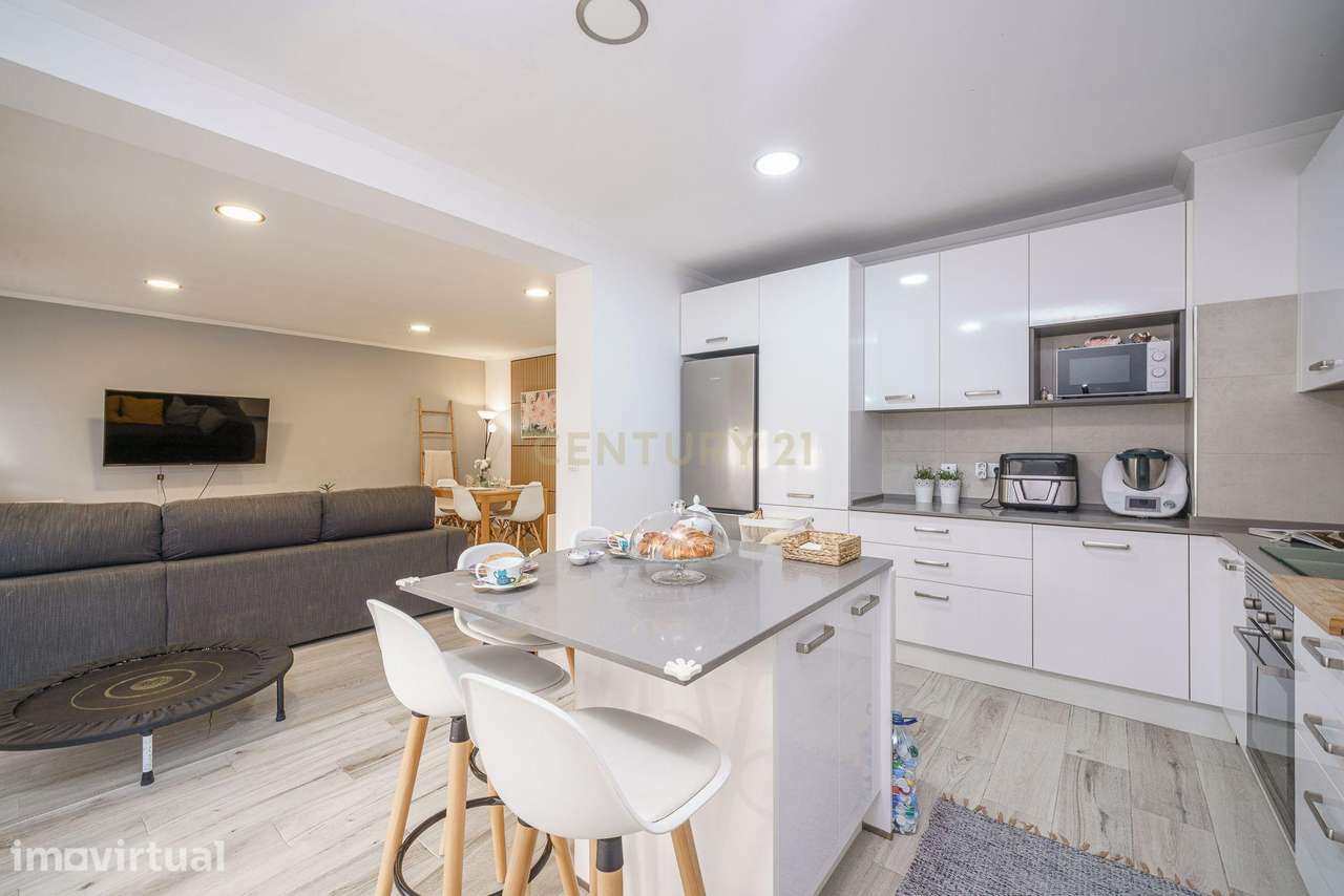 Apartamento T4 renovado | 175 m² | 3 varandas | Bairro do Liceu, Setúb