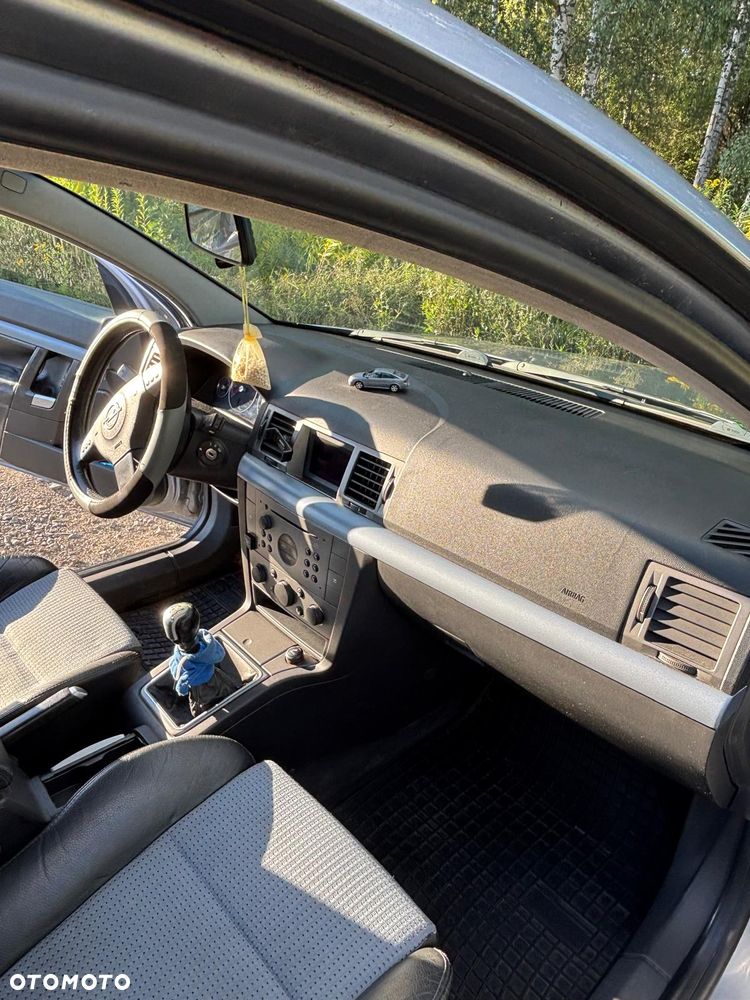 Opel Vectra 3.2 - 15