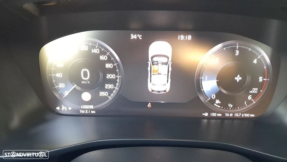 Volvo XC 40 2.0 D3 Momentum Plus - 30