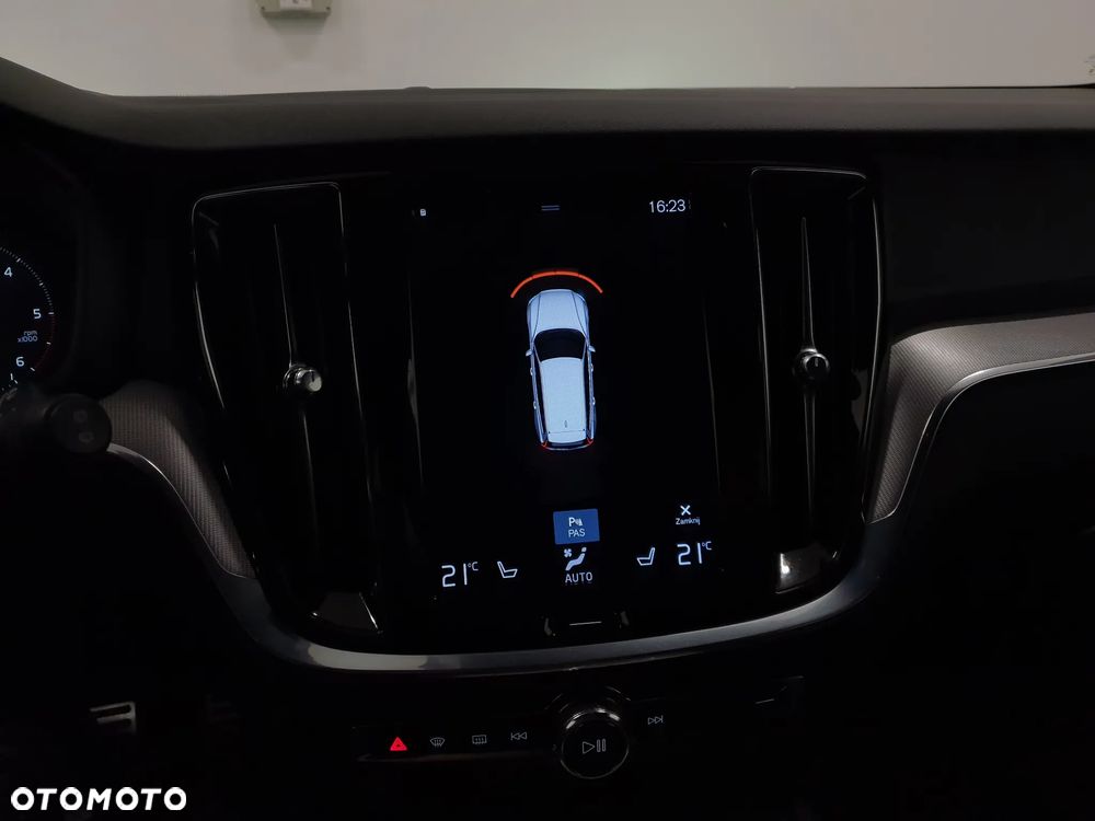 Volvo V60 D3 Geartronic R-Design - 24
