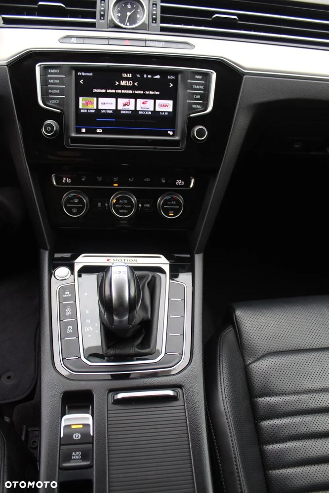 Volkswagen Passat Variant 2.0 TDI 4Mot R-Line Edition DSG - 24