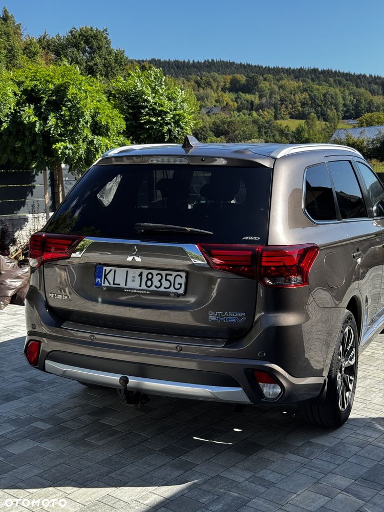 Mitsubishi Outlander Instyle NAVI + - 3