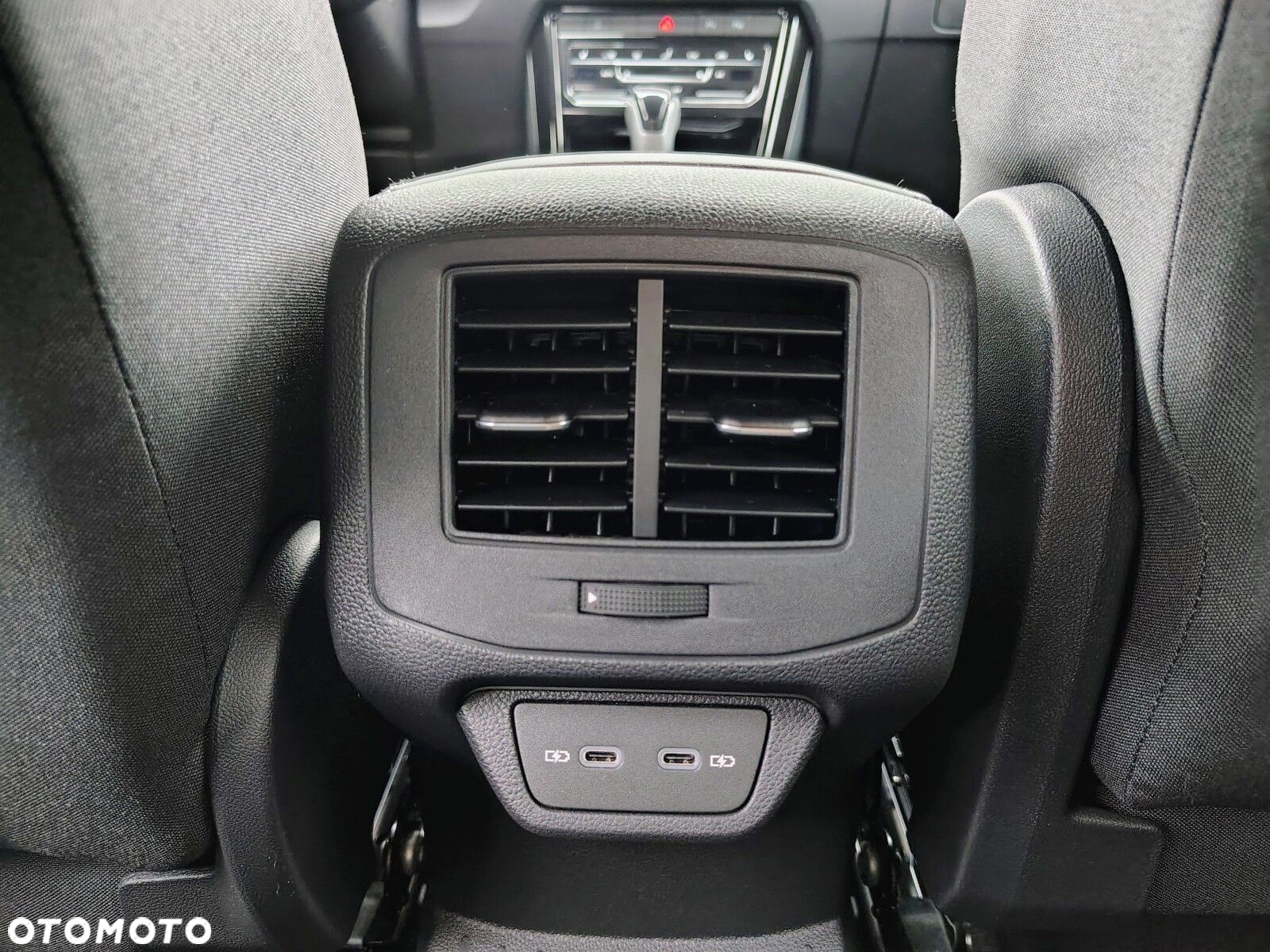 Volkswagen T-Roc - 23