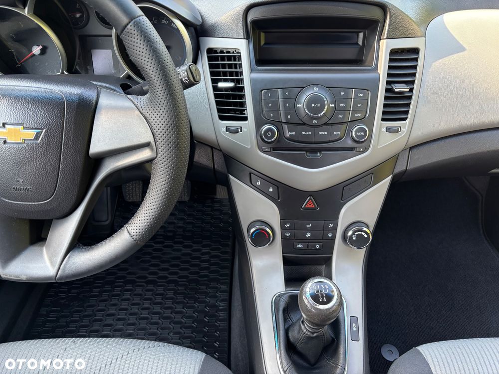 Chevrolet Cruze 1.6 LS - 12