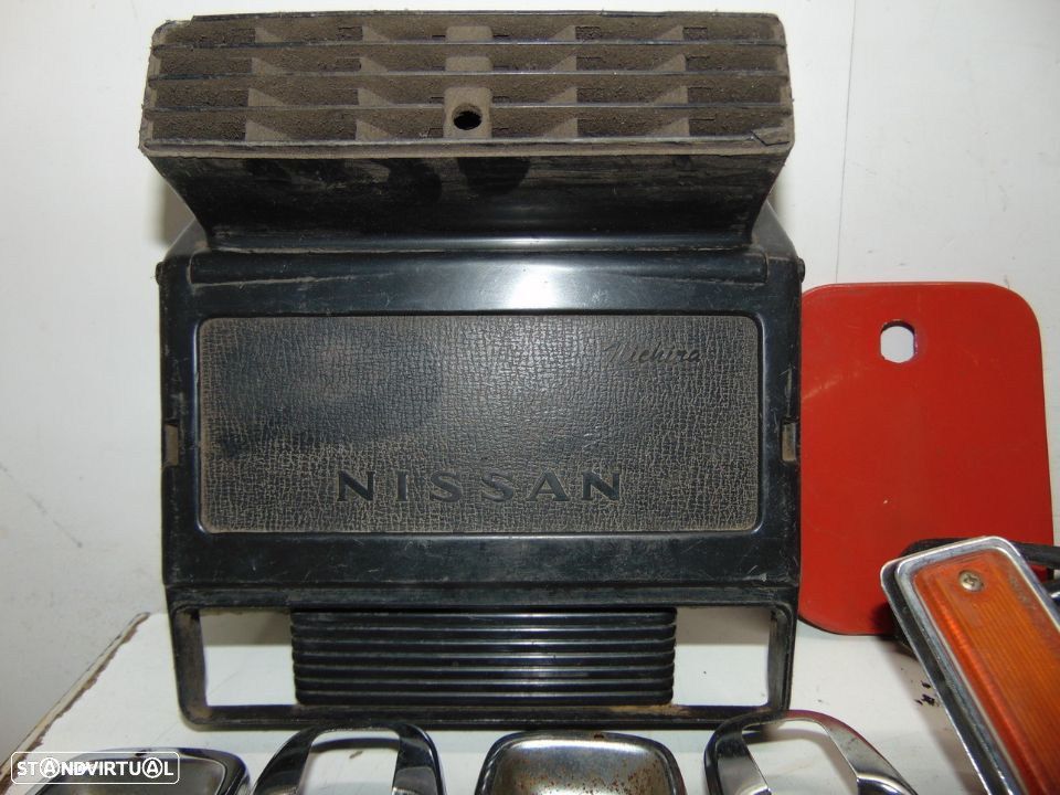 Datsun 1200 várias peças de interior e exterior - 2