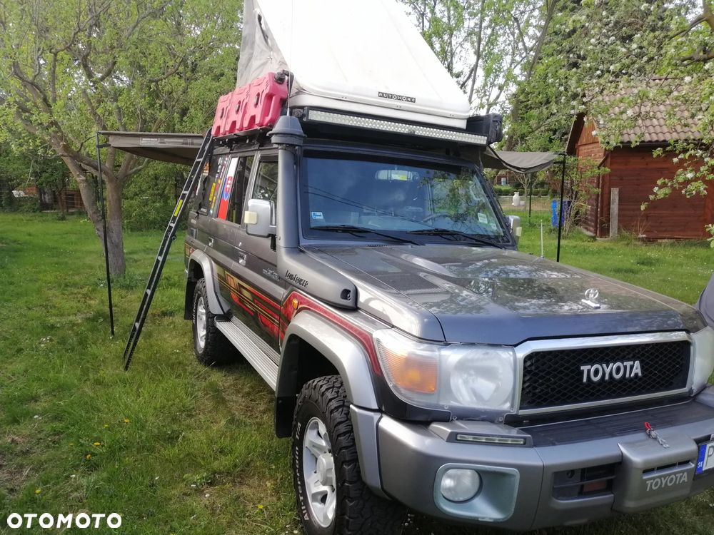 Toyota Land Cruiser - 1