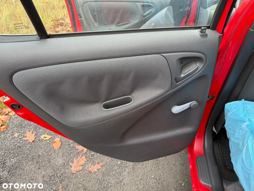 Toyota Yaris 1.0 Base - 19