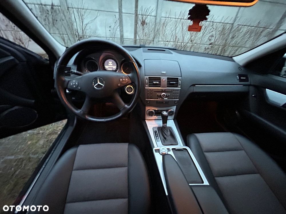 Mercedes-Benz Klasa C 350 CDI DPF 4Matic 7G-TRONIC BlueEFFICIENCY Elegance - 17