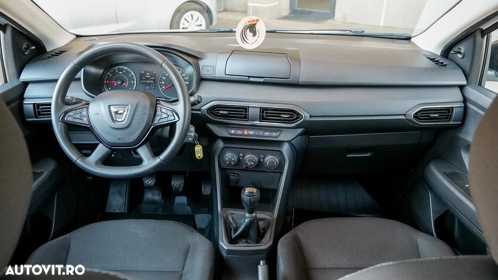 Dacia Logan TCe 90 Essential - 11
