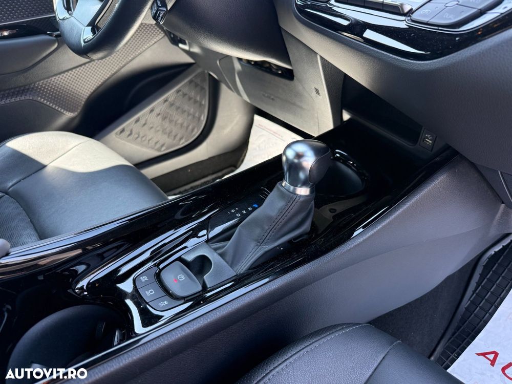 Toyota C-HR 2.0 HSD 184 CP 4x2 CVT Classy Bi-Tone - 13