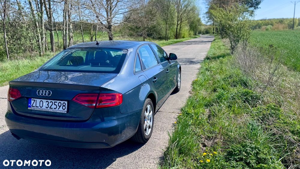 Audi A4 Limousine - 12
