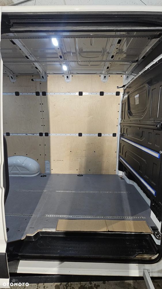 Volkswagen Crafter - 9